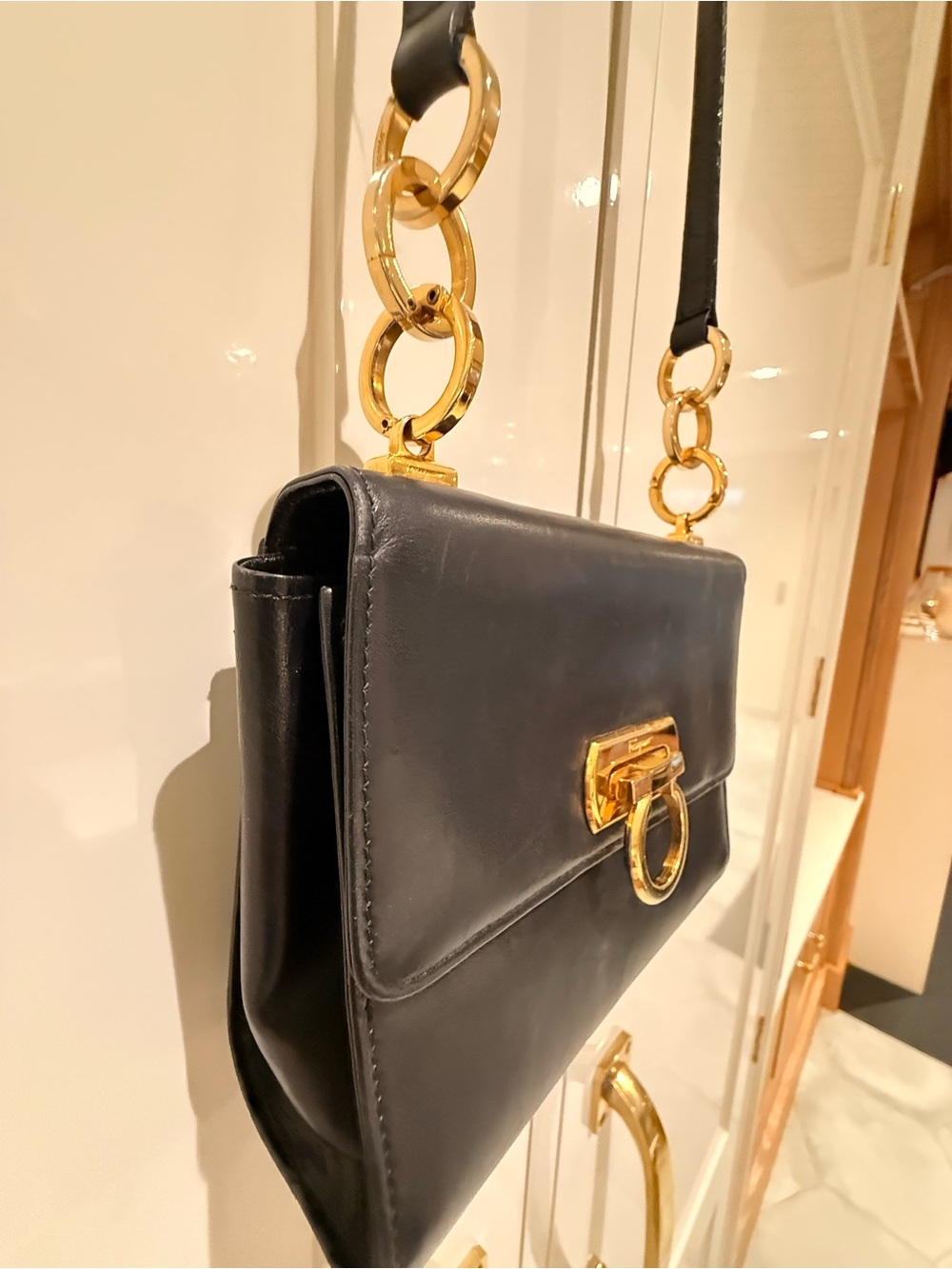 Ferragamo Early 90’s Classic Black Leather Crossbody Bag with Gold Hardware - Picture 2 of 8